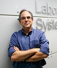 Headshot of Peter Sorger